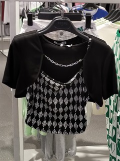 服裝商場(chǎng)實(shí)拍圖庫(kù)_全球服裝零售批發(fā)市場(chǎng)實(shí)拍_服裝展會(huì)實(shí)拍